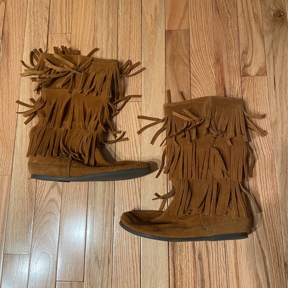 Minnetonka Moccasins 3-Layer Fringe Boots - Picture 3 of 6